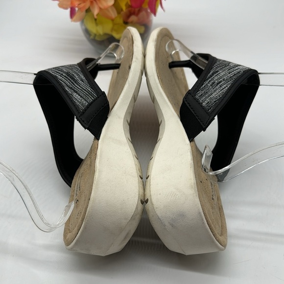 St. John's Bay  Memory Foam Footbed Gray Black Thong Sandal Size 11 FFT6853 - Picture 4 of 6